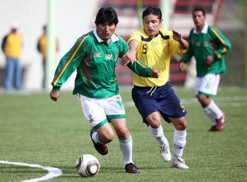 El gobierno de Evo Morales gast� Bs 3.630 MM en canchas y 807 MM en Salud